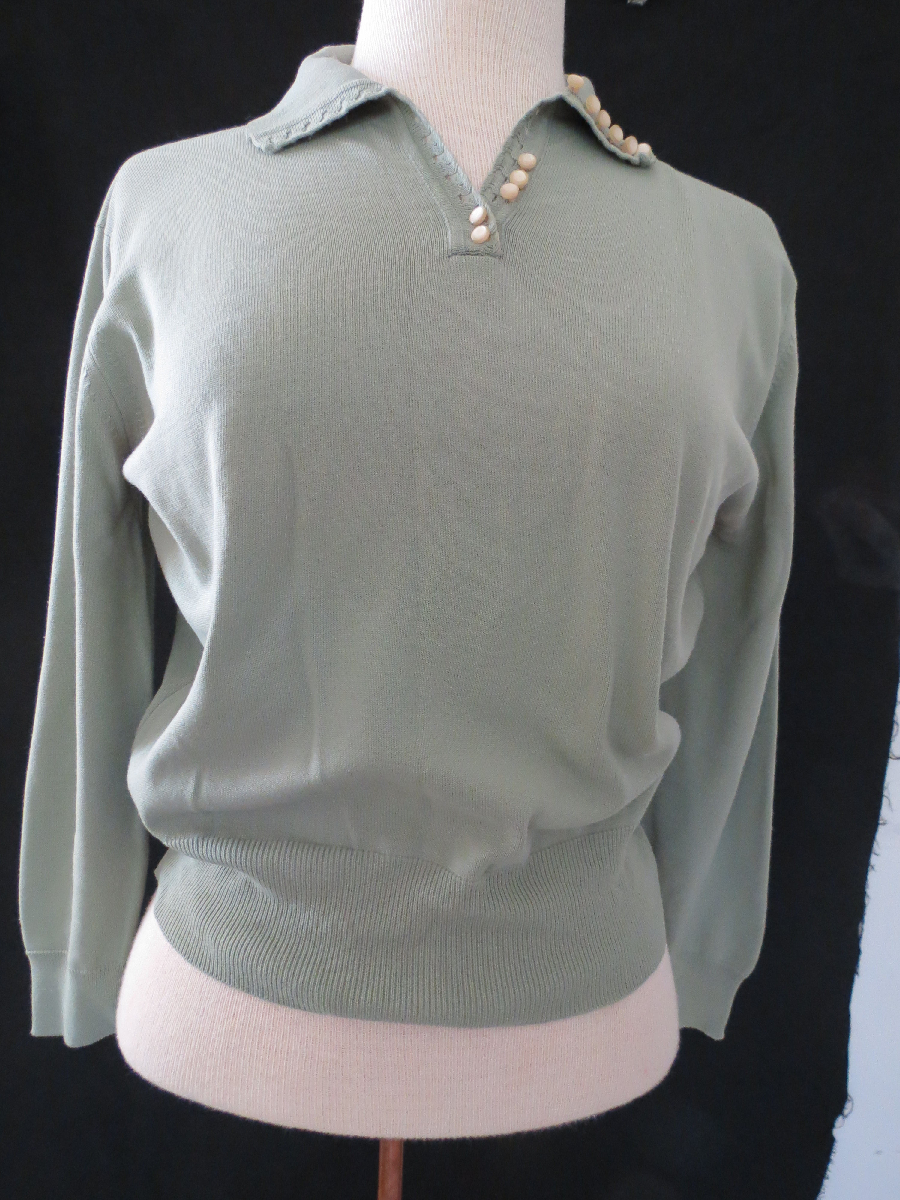 TRUE VINTAGE 1940s - '50s LIGHTWEIGHT KNIT SWEATER OR BLOUSE