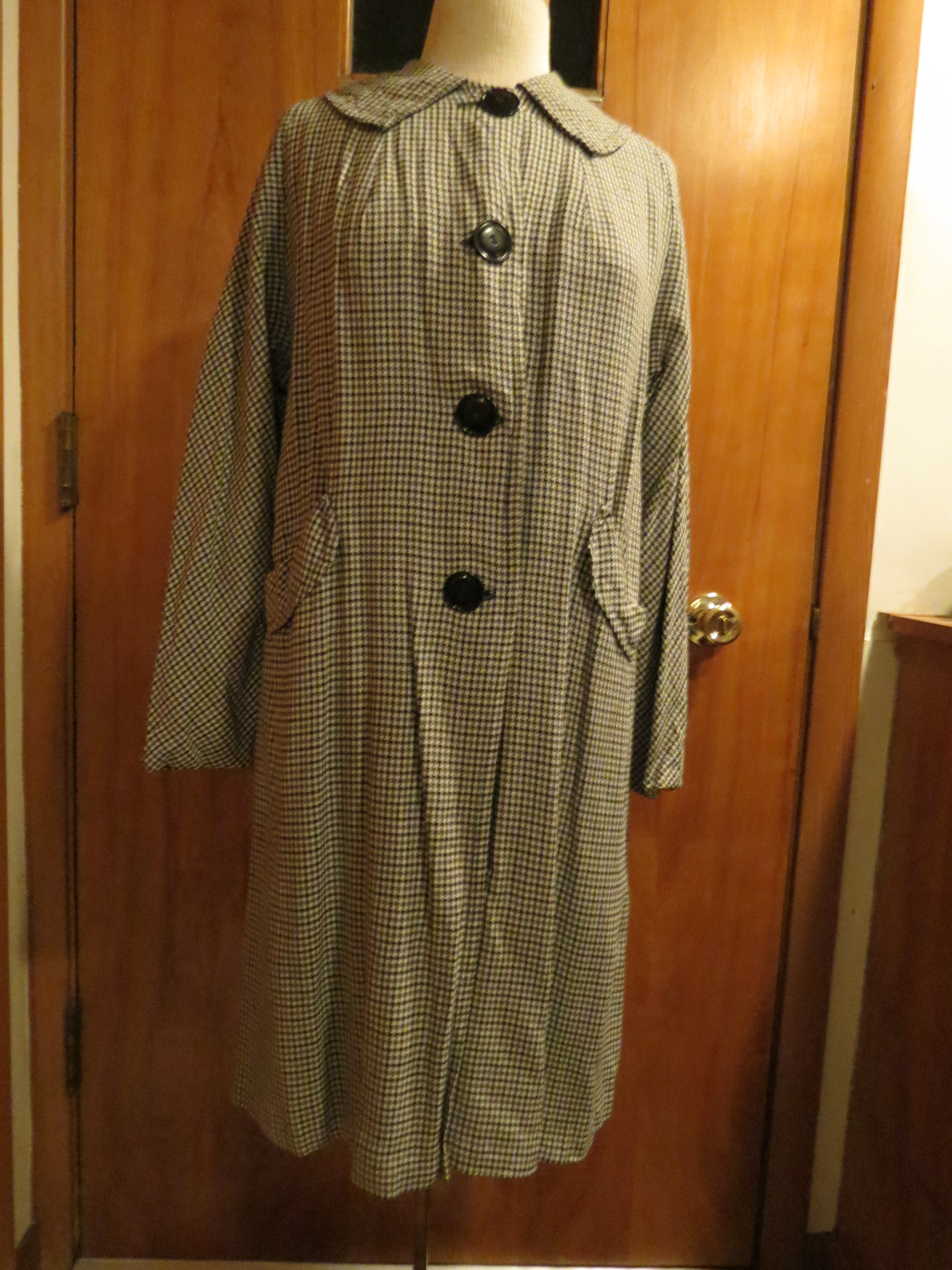ANOTHER TRUE VINTAGE SWING COAT FOR SPRING, FROM THE LATE 1940s TO EARLY 1950S.