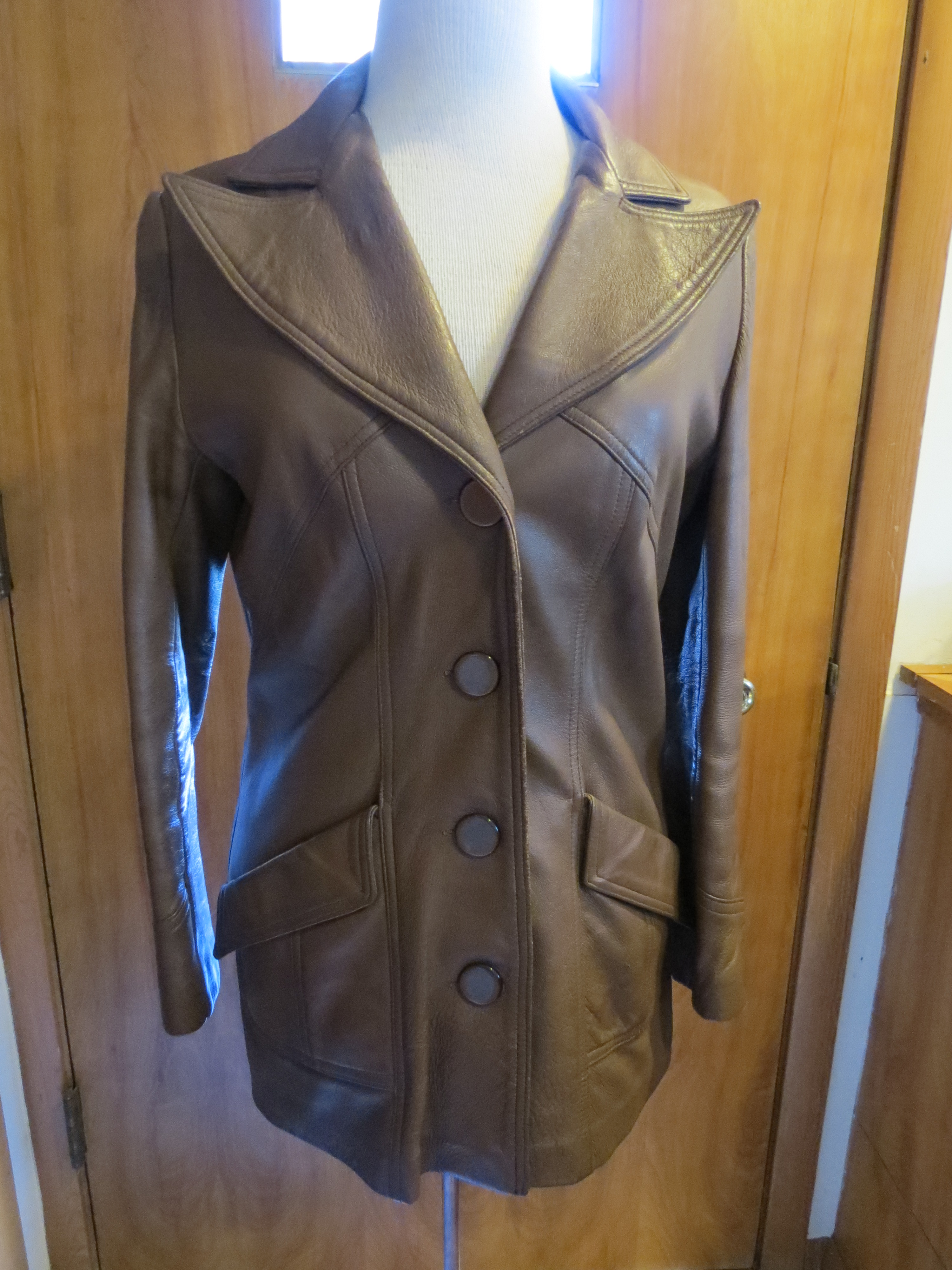 TRUE VINTAGE 1960s WOMEN'S CLASSIC LEATHER JACKET