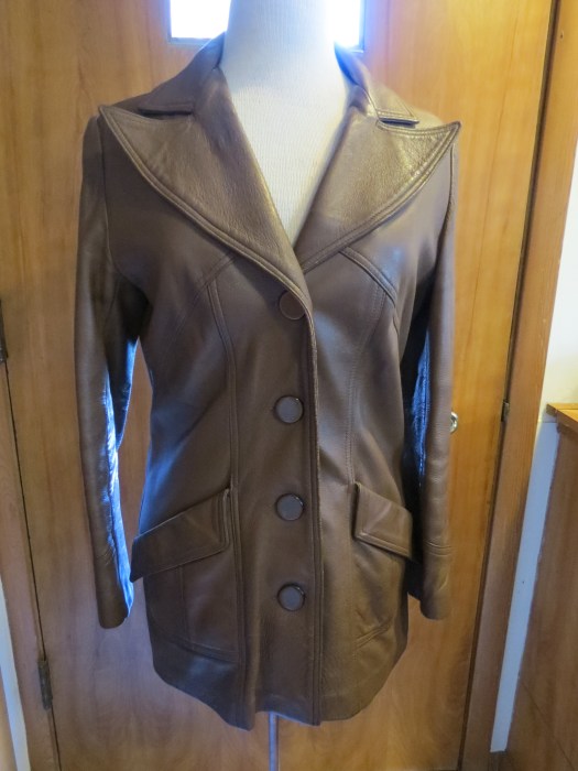 TRUE VINTAGE 1960s WOMEN'S CLASSIC LEATHER JACKET