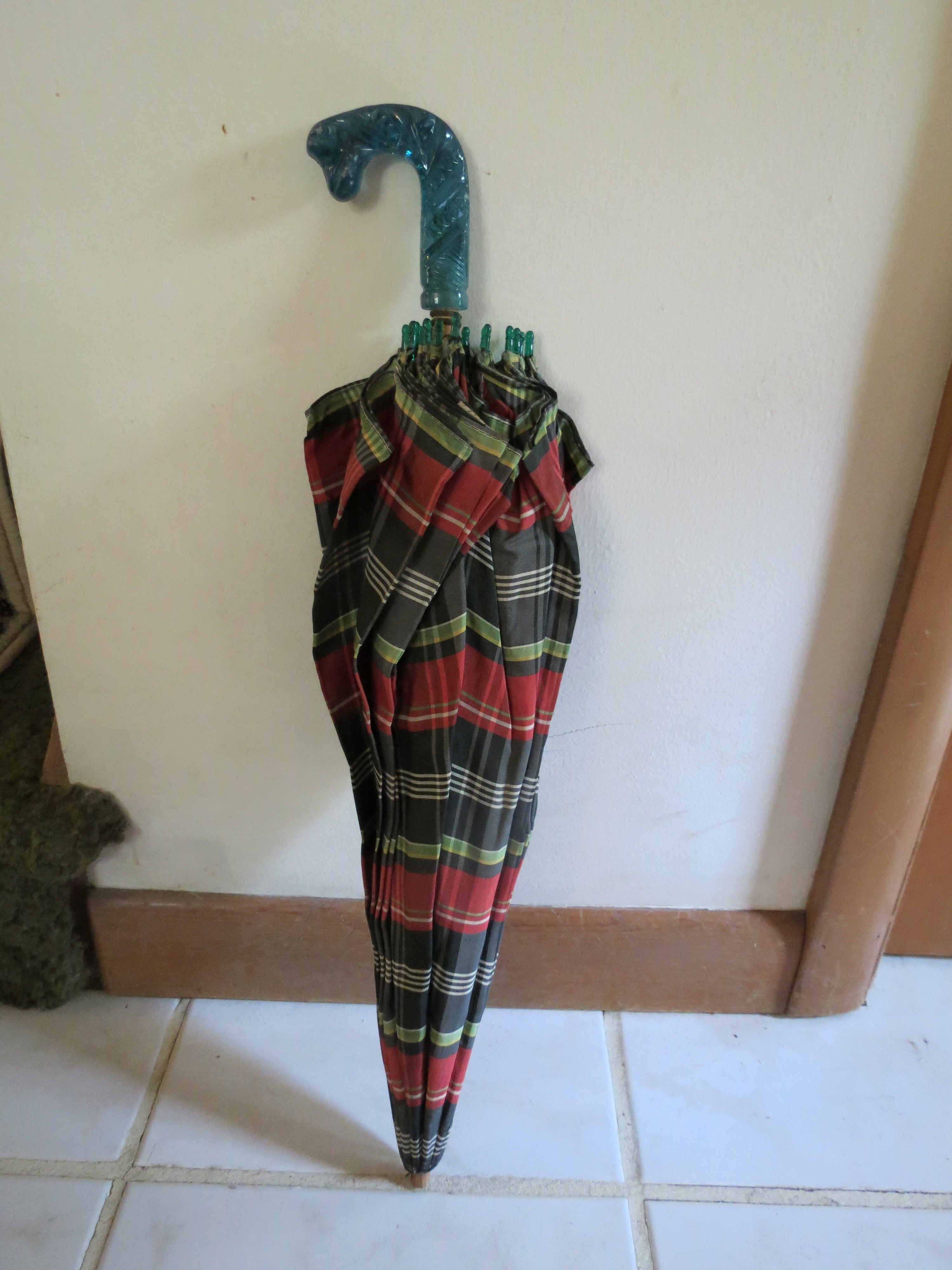 TRUE VINTAGE 1940s UMBRELLA - iT'S SPRING!?