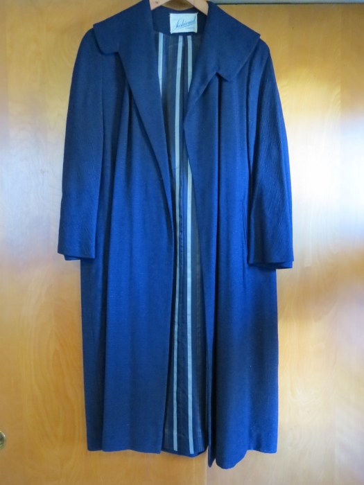 TRUE VINTAGE SPRING COAT FROM THE 1950s, IN SAPPHIRE BLUE