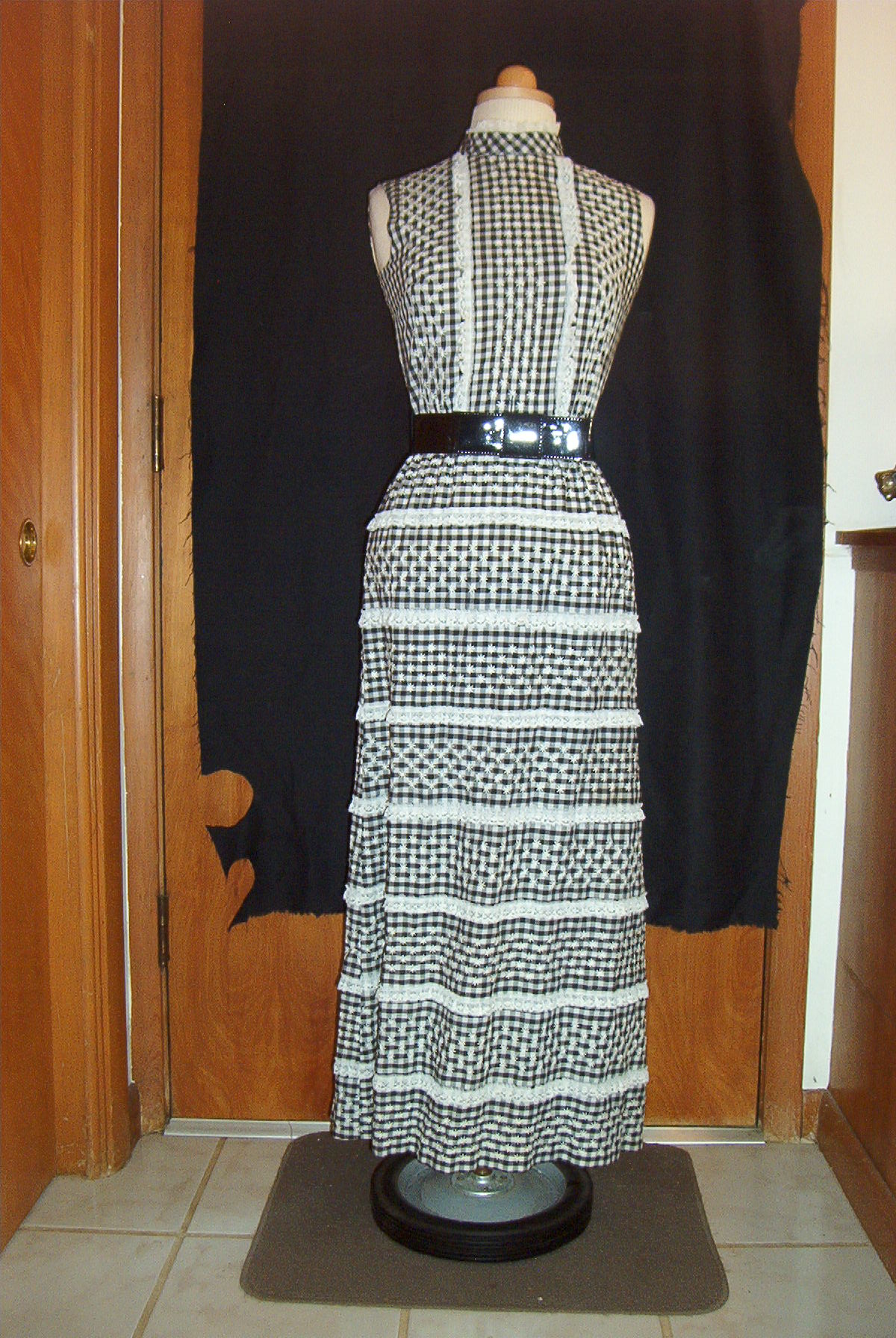 TRUE VINTAGE 1960s - 1970s  PATIO HOSTESS GOWN