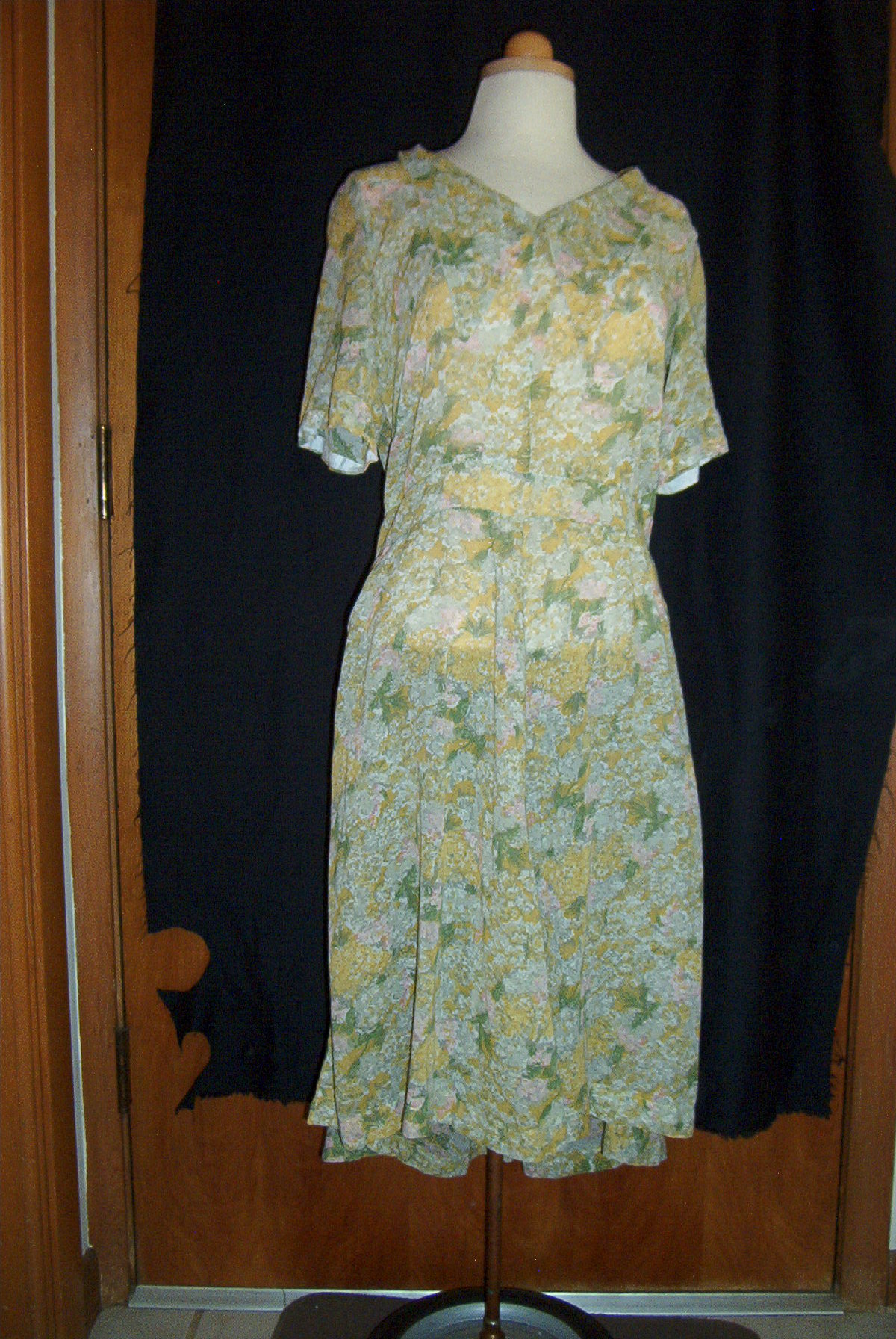 TRUE VINTAGE SHEER SHIRT-DRESS FOR SPRING FROM THE 1950s