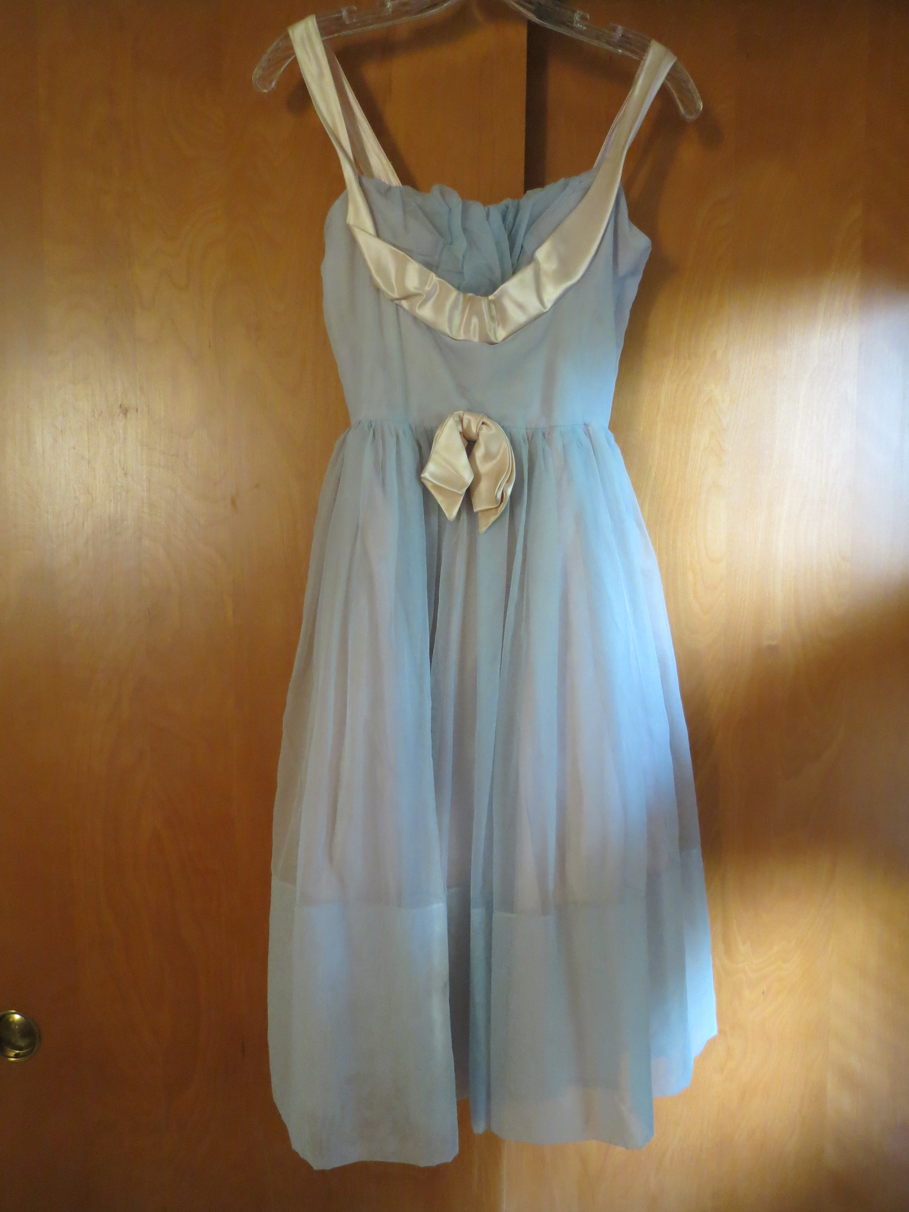 TRUE VINTAGE 1940s - 1950s SEMI-FORMAL DANCE  DRESS