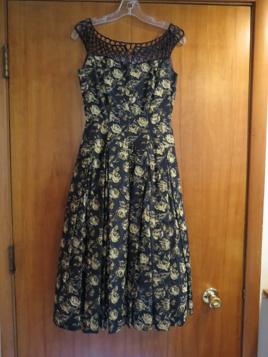 A TRUE VINTAGE EARLY 1950'S FROCK FOR A SPECIAL OCCASION