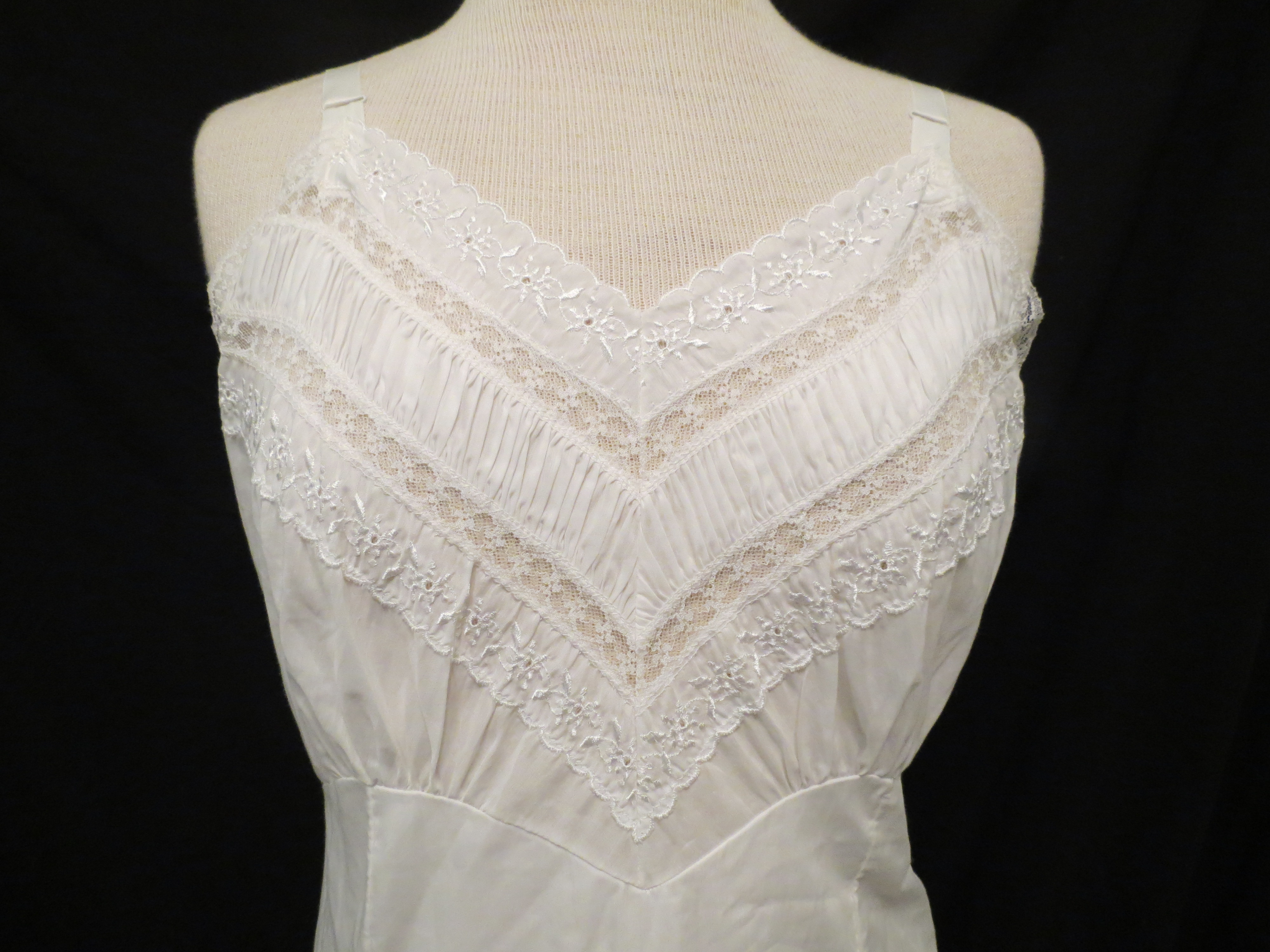 A GLIMPSE OF TRUE VINTAGE LINGERIE - OOH!