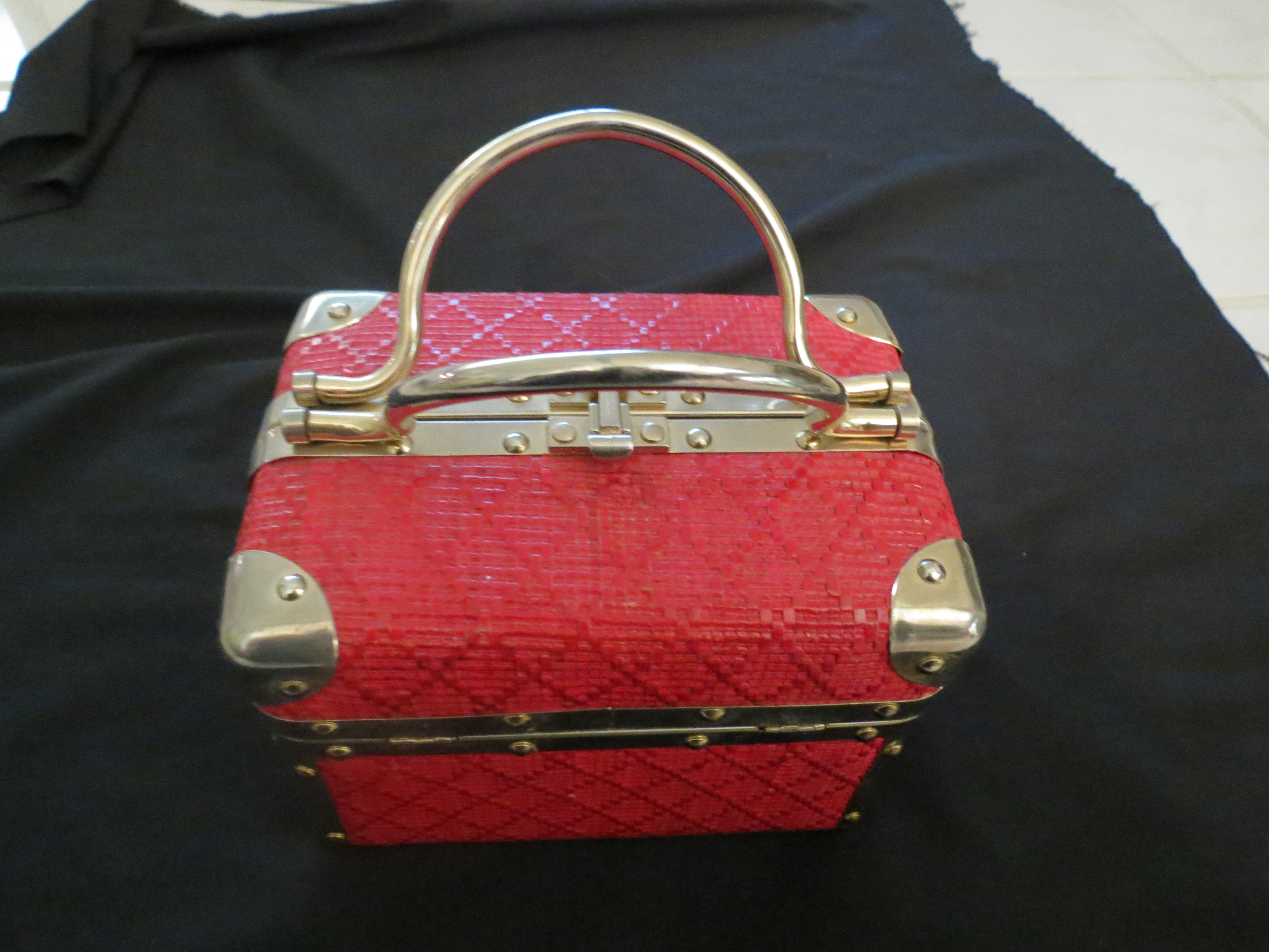 TRUE VINTAGE 1960'S - '70'S BOX BAG WITH LUGGAGE - STYLE HARDWARE