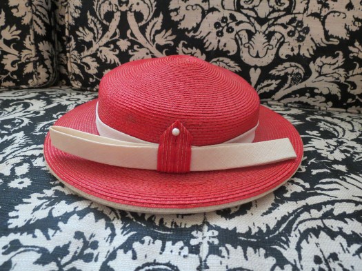 CUTE LITTLE TRUE VINTAGE HAT FROM THE 40'S OR 50'S