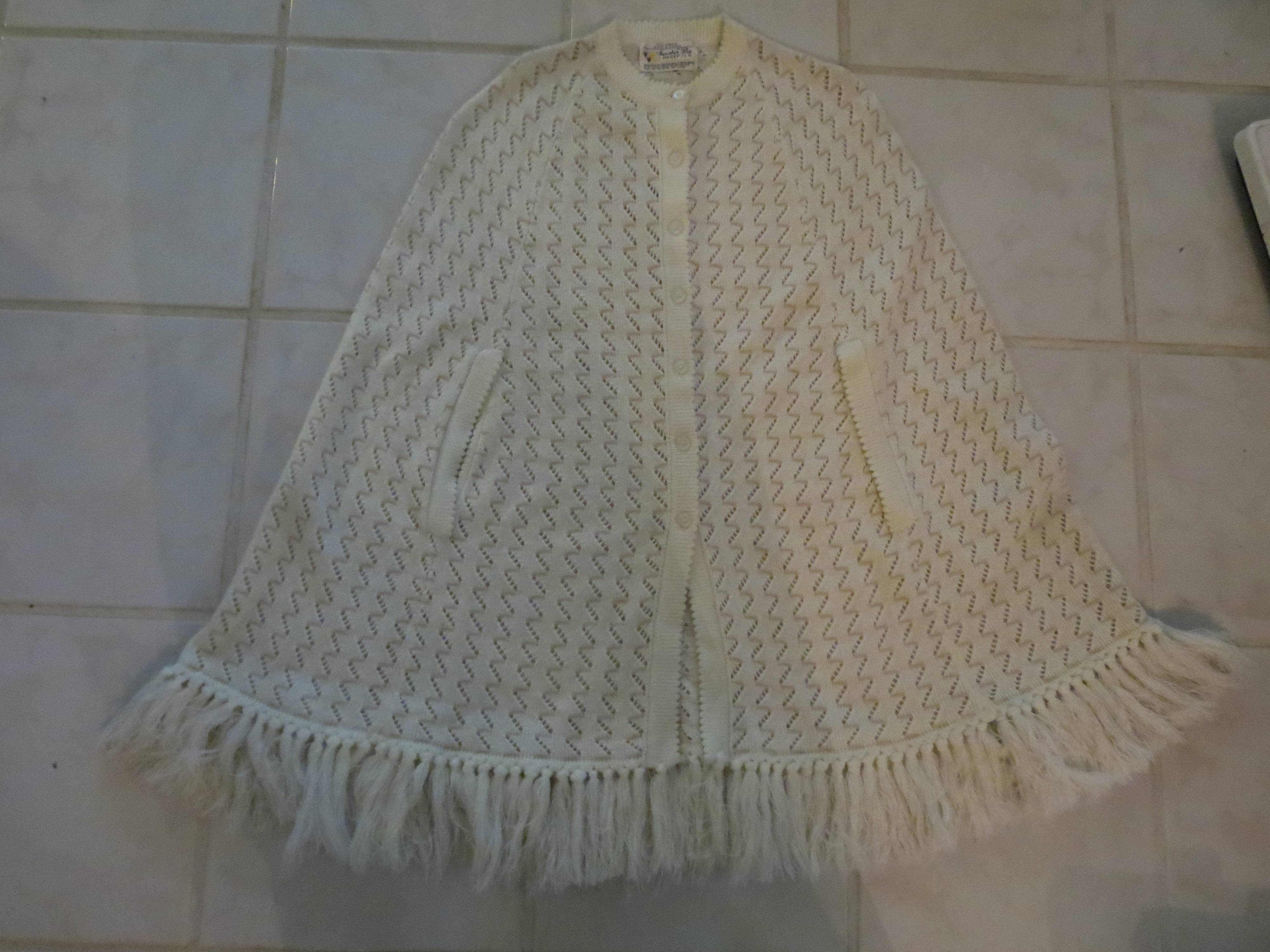 A TRUE VINTAGE KNITTED SWEATER CAPE BY BANFF, FROM THE 1960'S OR EARLY '70'S