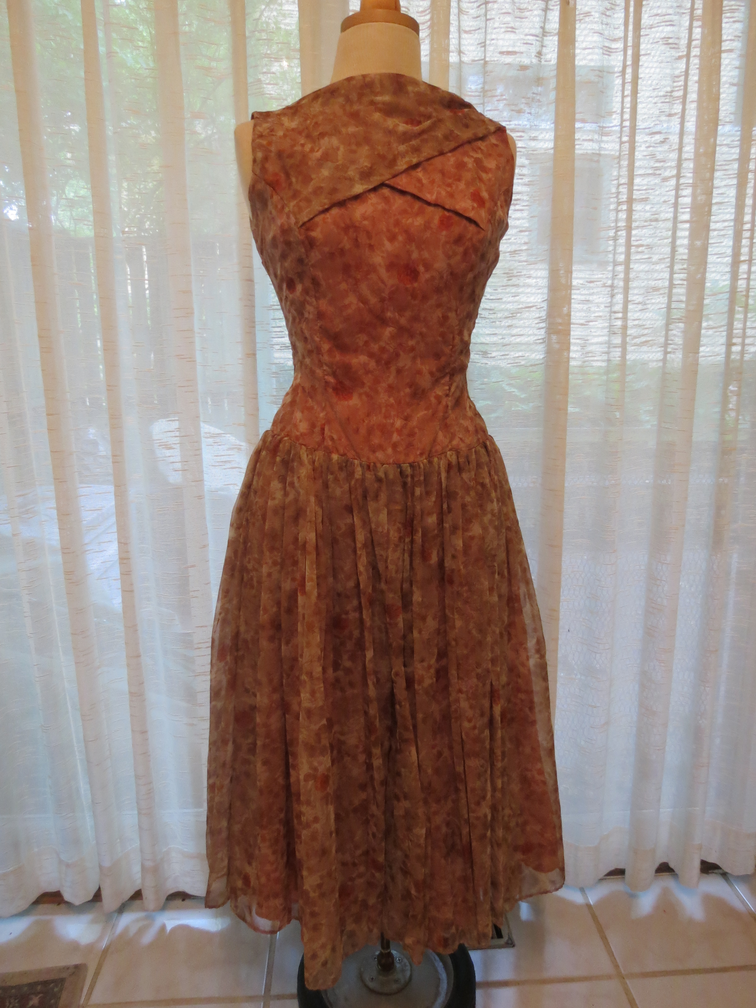 TRUE VINTAGE 1950'S PARTY DRESS - REMINDS ME OF GRACE KELLY