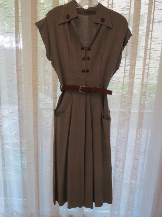 True Vintage Belted Day-Dress from the late !940's for Fall