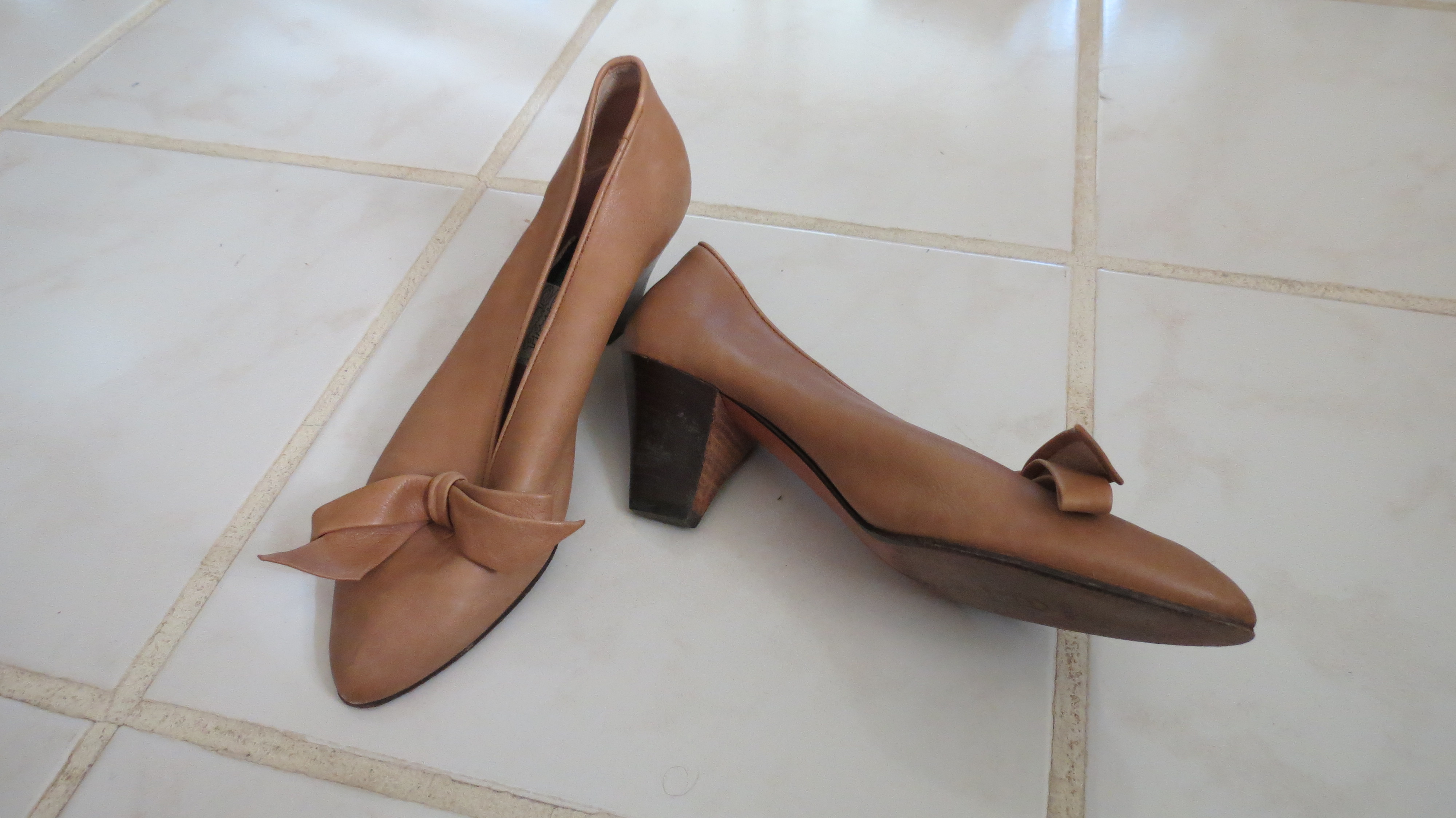 YES, I PROMISED MORE SHOES!  HAND-MADE KID-LEATHER LOW-HEELED PUMPS