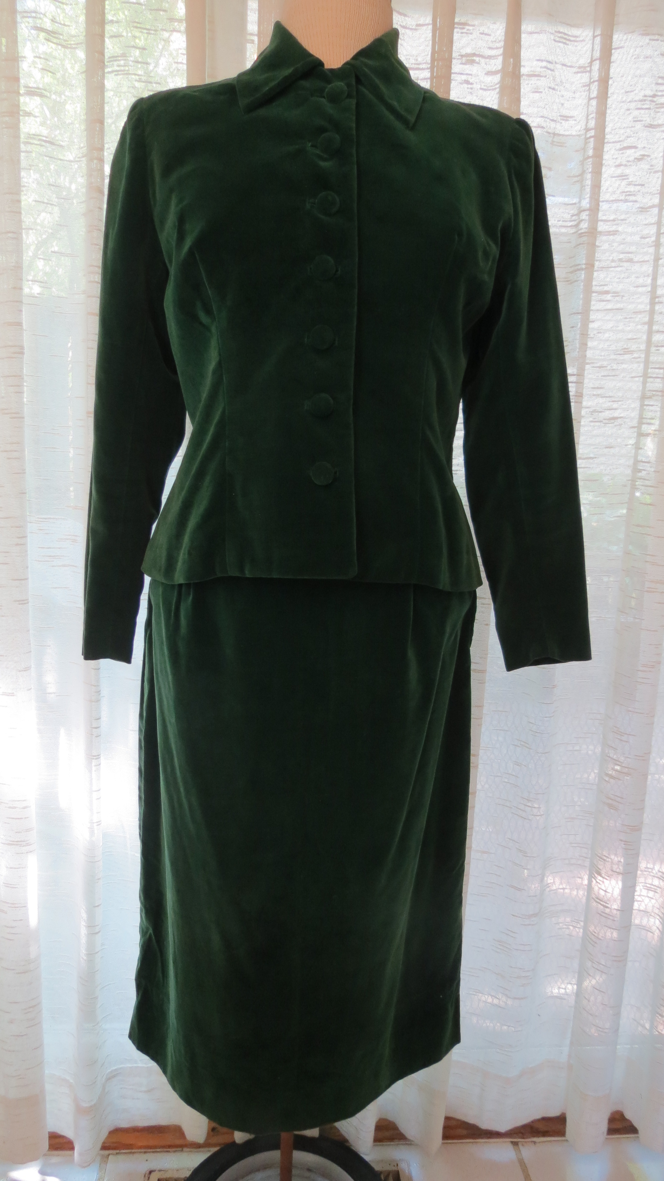 TRUE VINTAGE CLASSIC WOMEN'S SUIT - JACKET/SKIRT FOR FALL