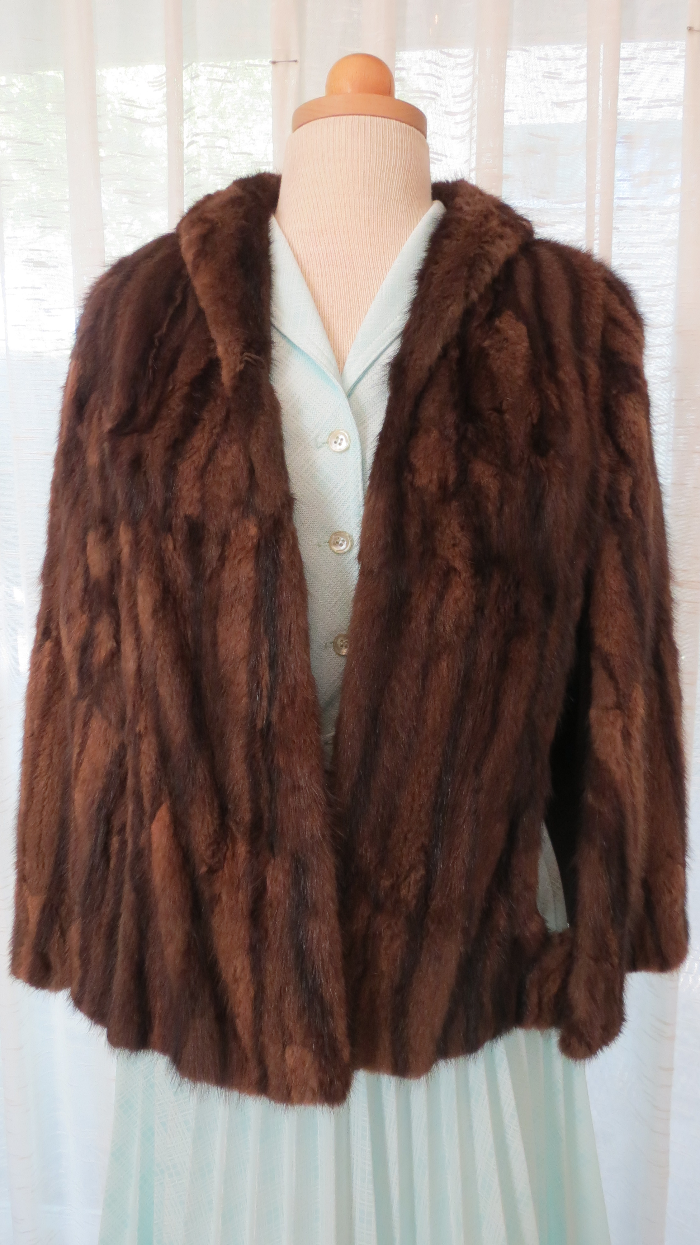 TRUE VINTAGE FUR CAPE FROM THE 1930'S - 1940'S - early 1950's