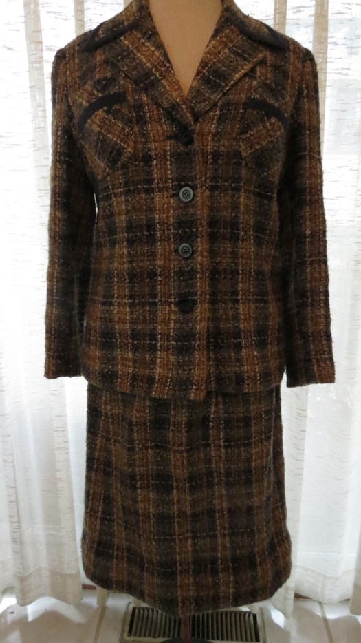 LOVELY CLASSIC TRUE VINTAGE SKIRT SUIT FROM NEW YORK CITY