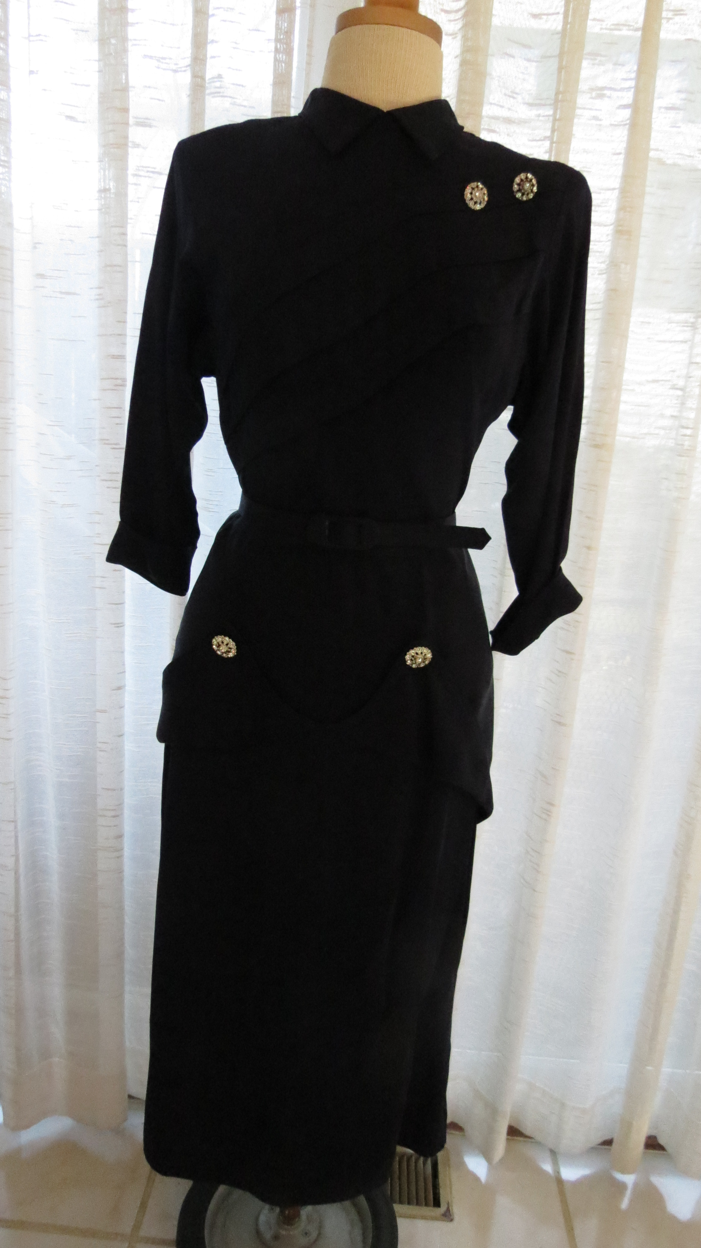 HOW ABOUT A LITTLE FILM NOIR? TRUE VINTAGE LATE 1940'S RAYON DRESS