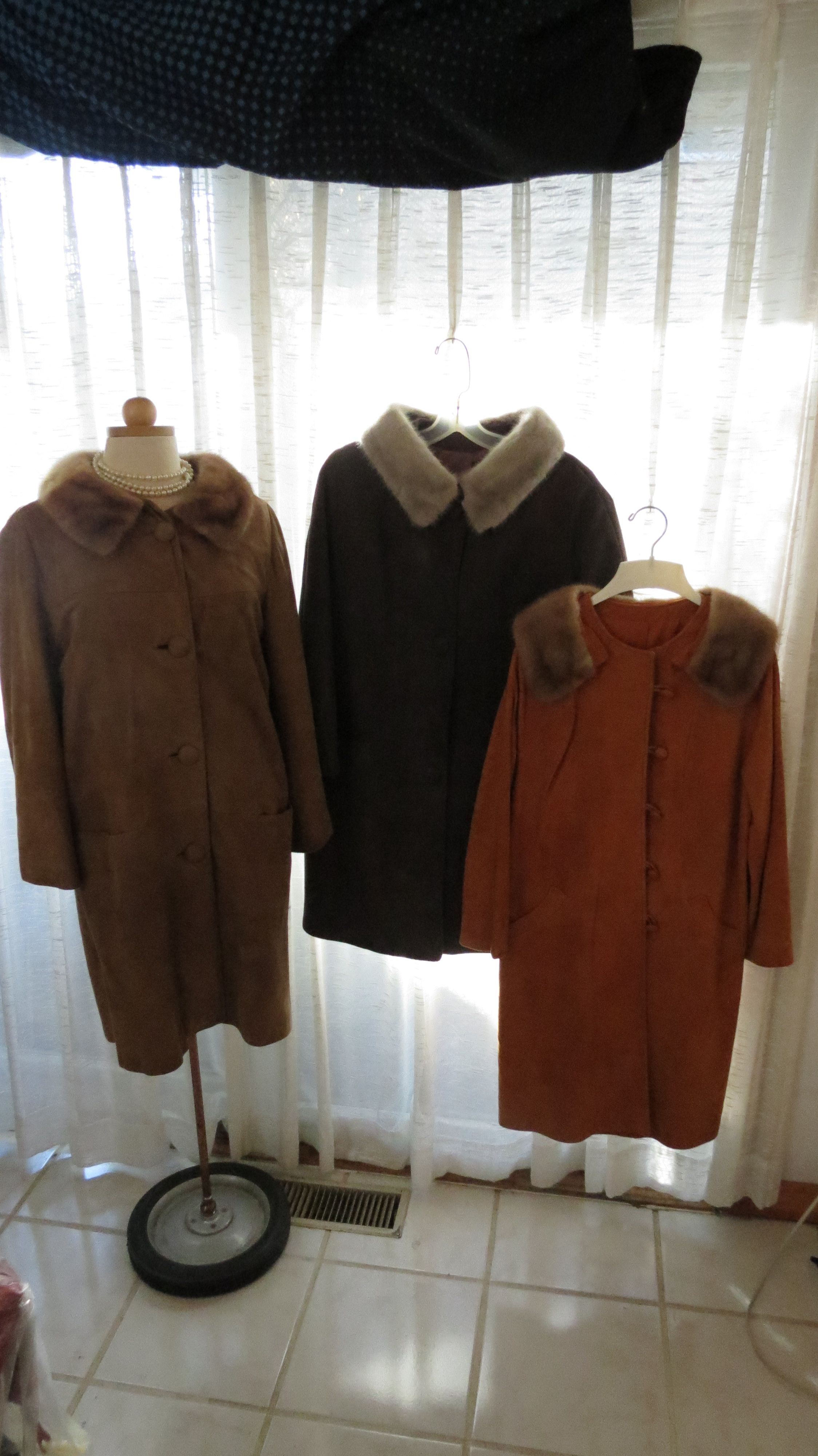 3 SOPHISTICATED AND CHIC LATE 1950'S / EARLY 1960'S CAR COATS IN FIND SUEDE WITH MINK