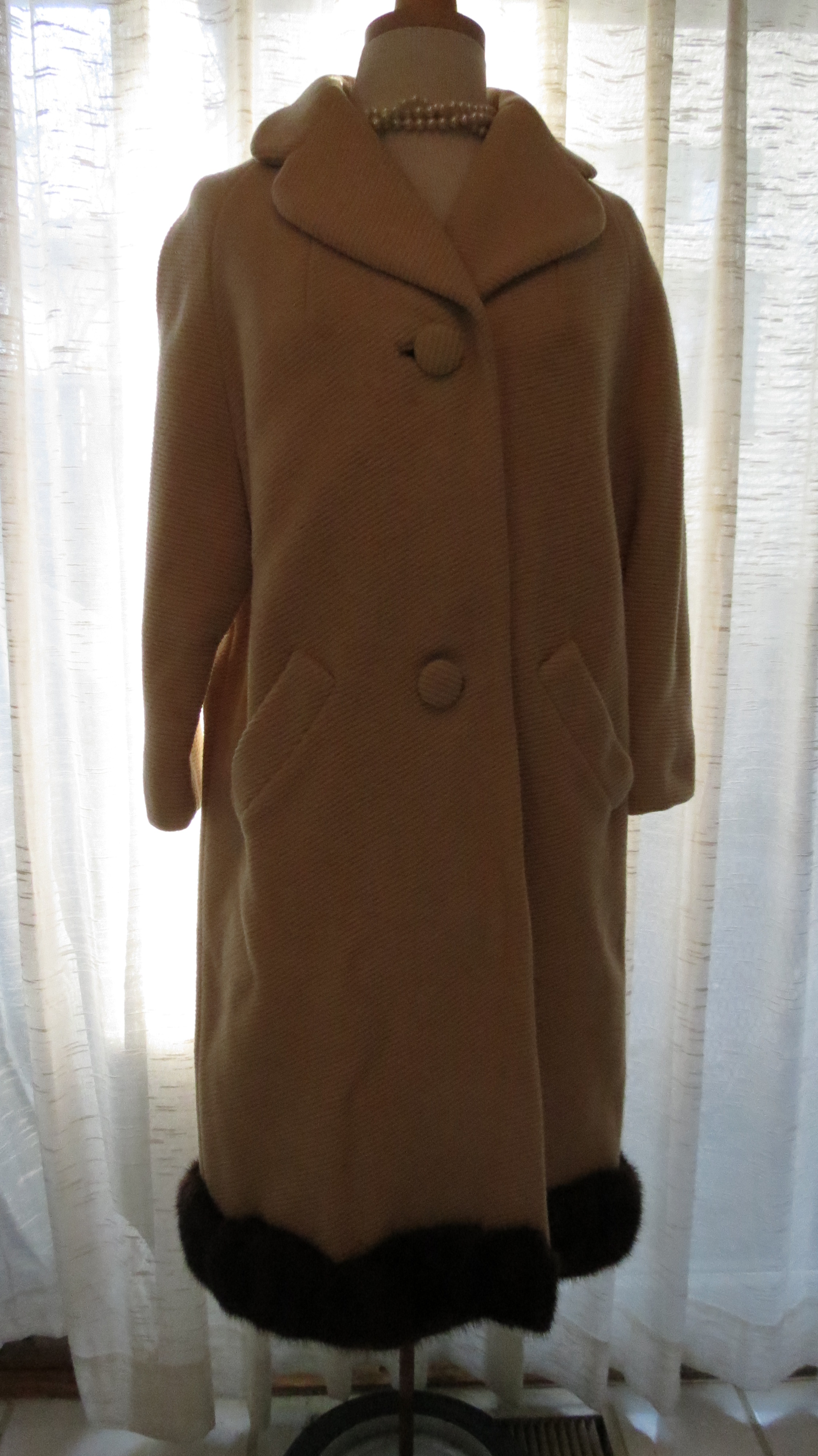 A VERY DISTINCTIVE 1950'S WINTER COAT