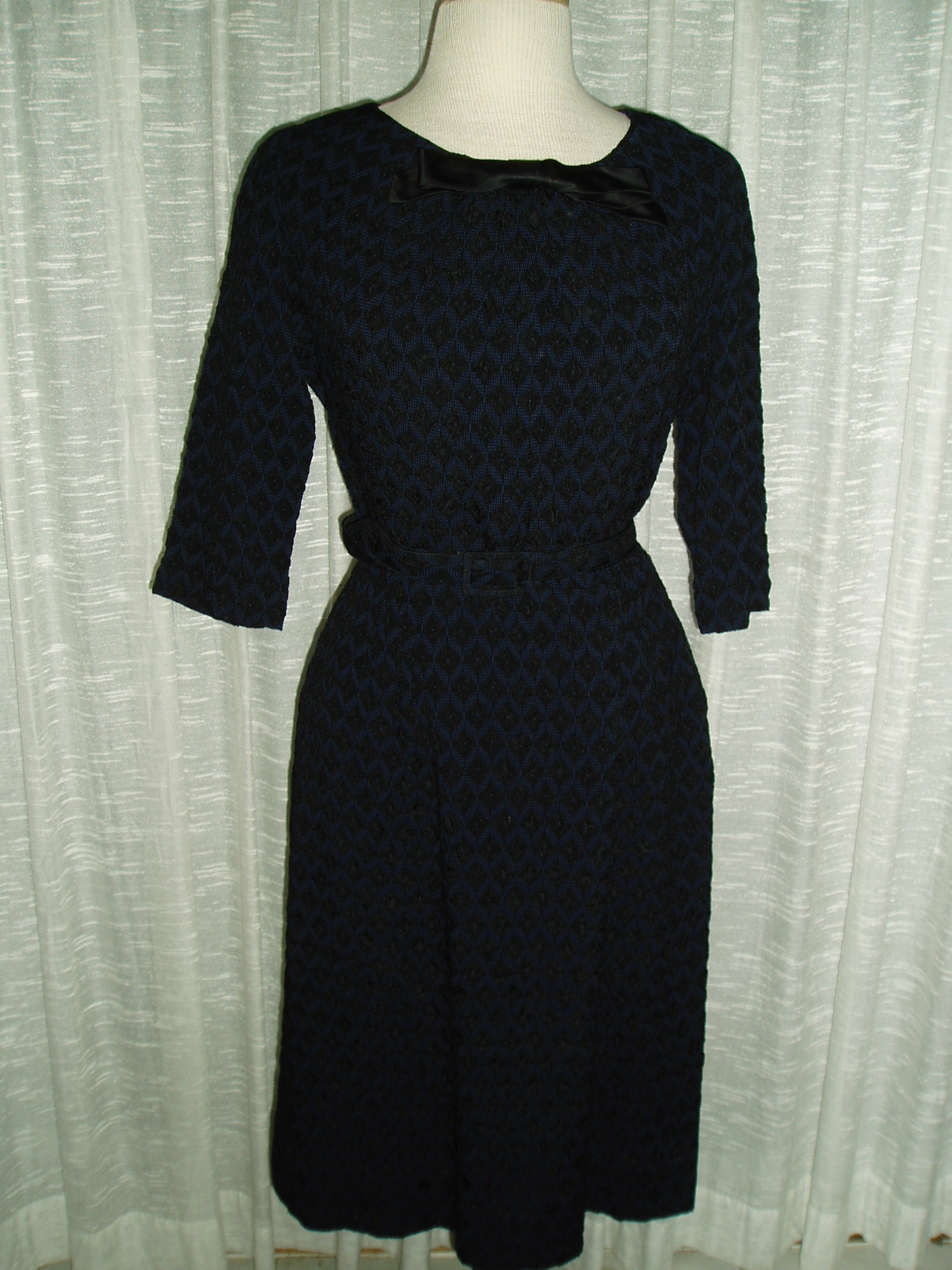 2-TONE HOUR-GLASS DRESS FROM THE EARLY 1960'S - BLUE WITH BLACK UNDERTONES