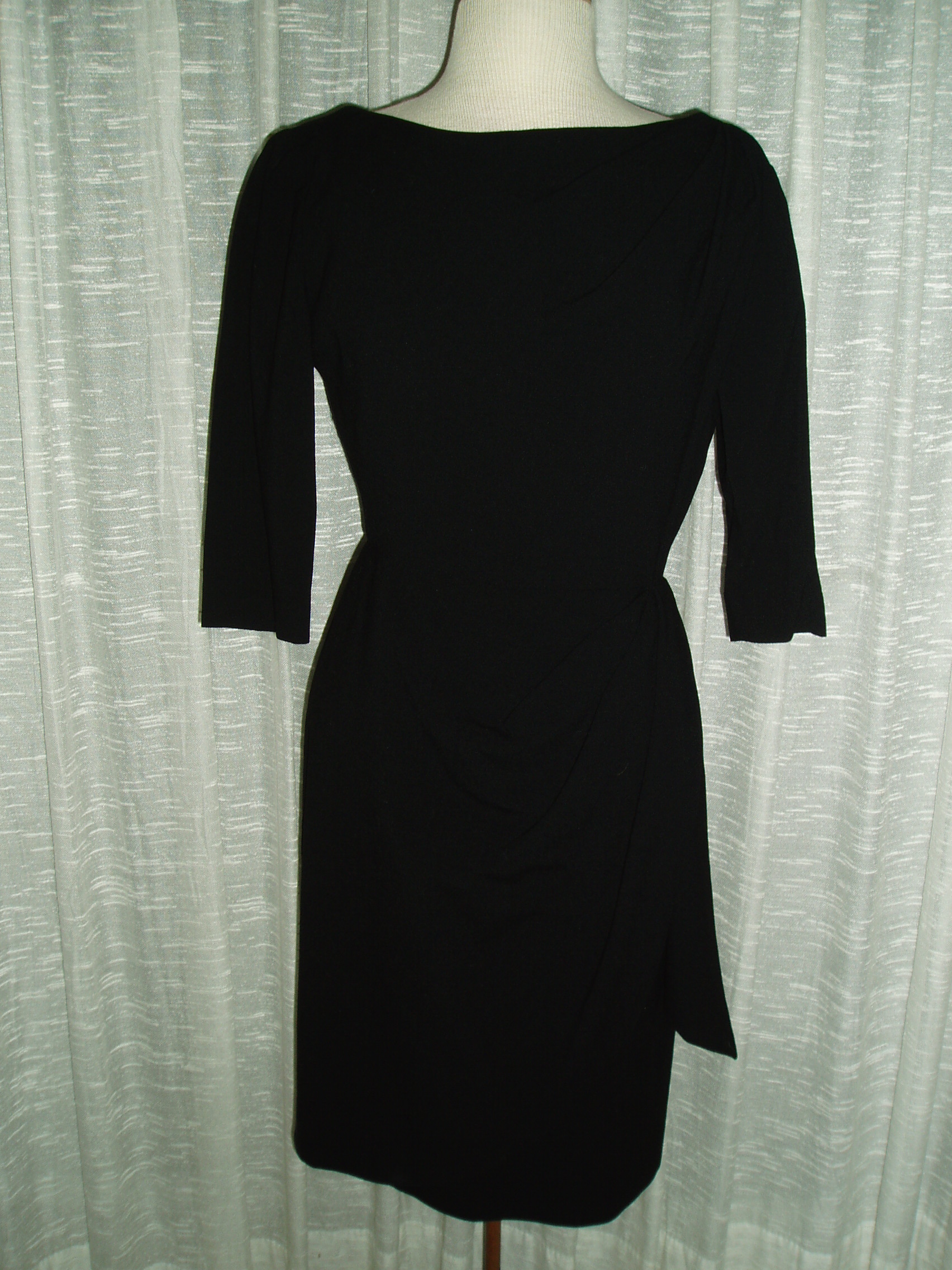 FAVORITE TRUE VINTAGE LBD - EARLY 1960'S CLASSIC!