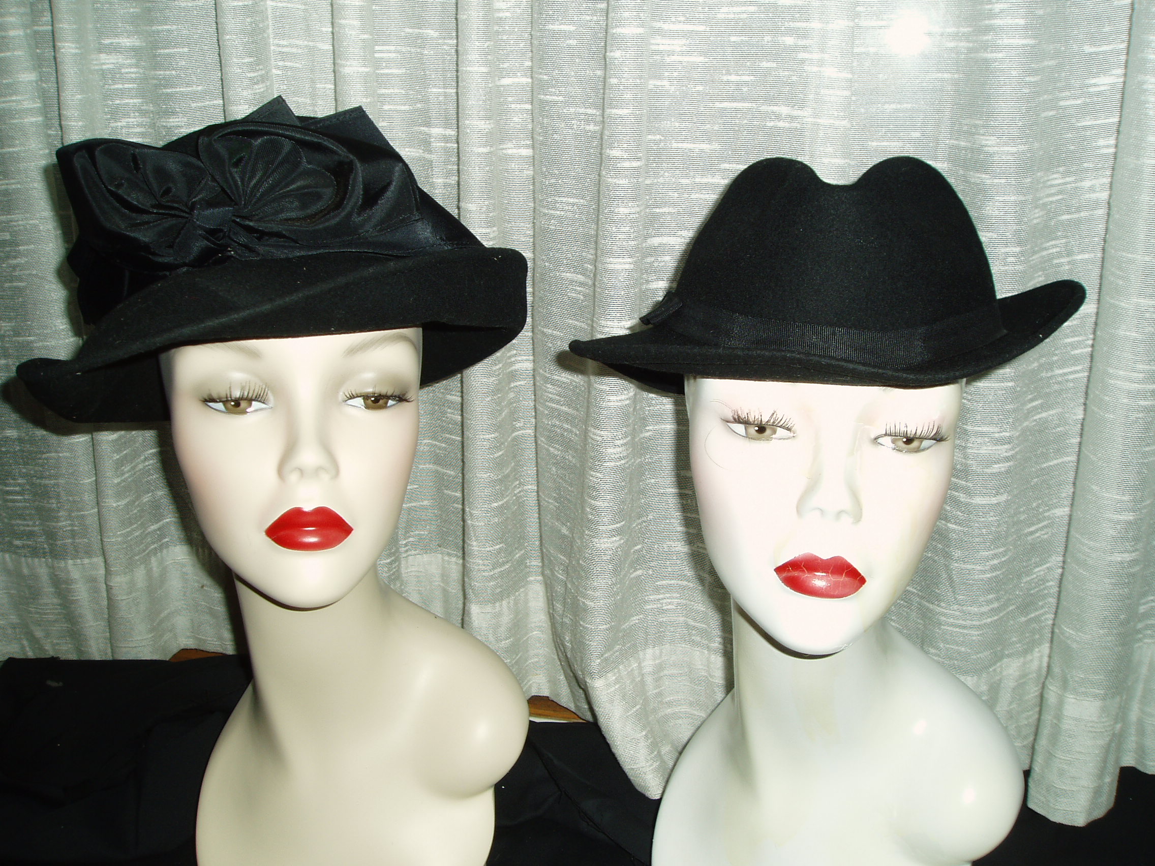 TRUE VINTAGE BLACK FELT BRIMMED LADIES' HATS