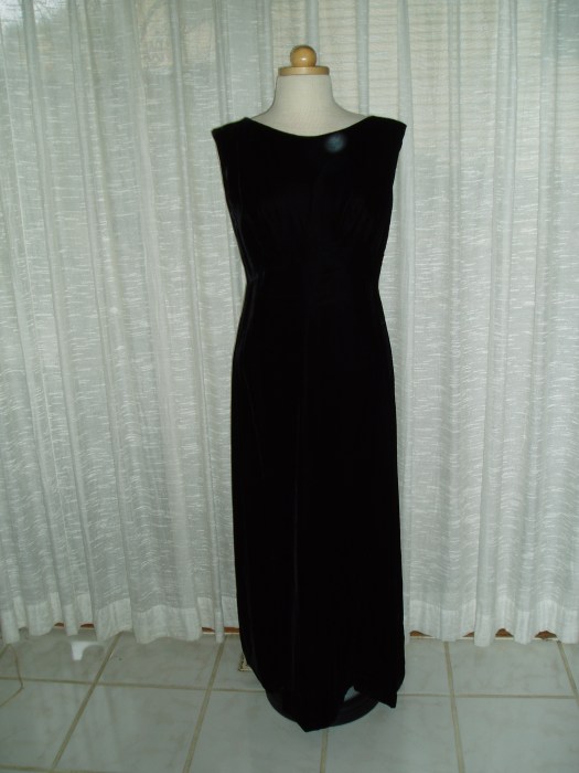 FROM THE 1960'S - LONG, TALL COLUMN DRESS IN BLACK VELVET