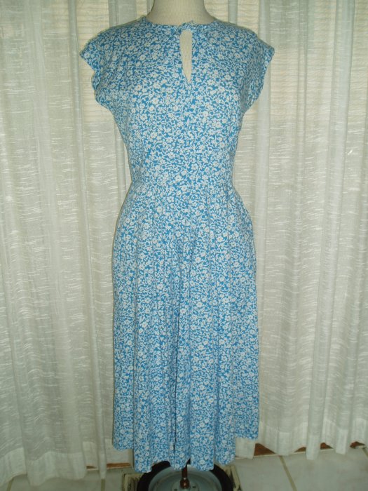 A CLASSIC CASUAL DAY-DRESS FROM MID-CENTURY