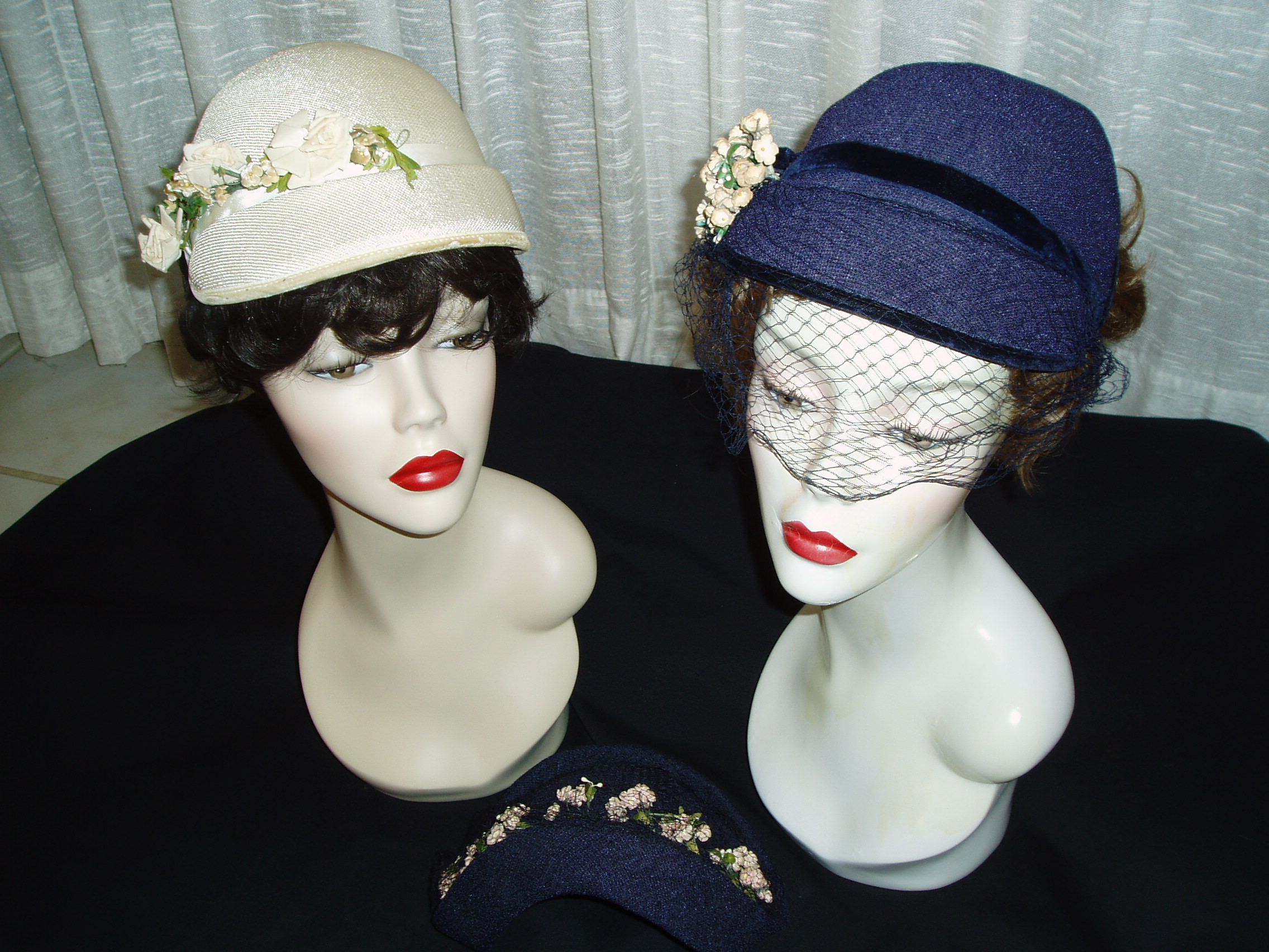 CONTINUING WITH THE HAPPY BLUES FOR THE NEXT 10 DAYS OR SO - PRETTY TRUE VINTAGE NAVY AND WHITE SPRING STRAW HATS WITH FLOWERS