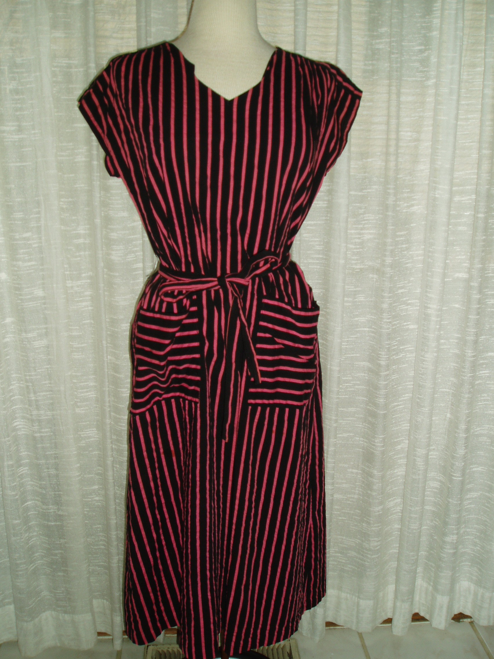 PLANNING SOME SPRING CLEANING THIS WEEKEND?  DO IT 1940'S STYLE . . . . . . . . . ..