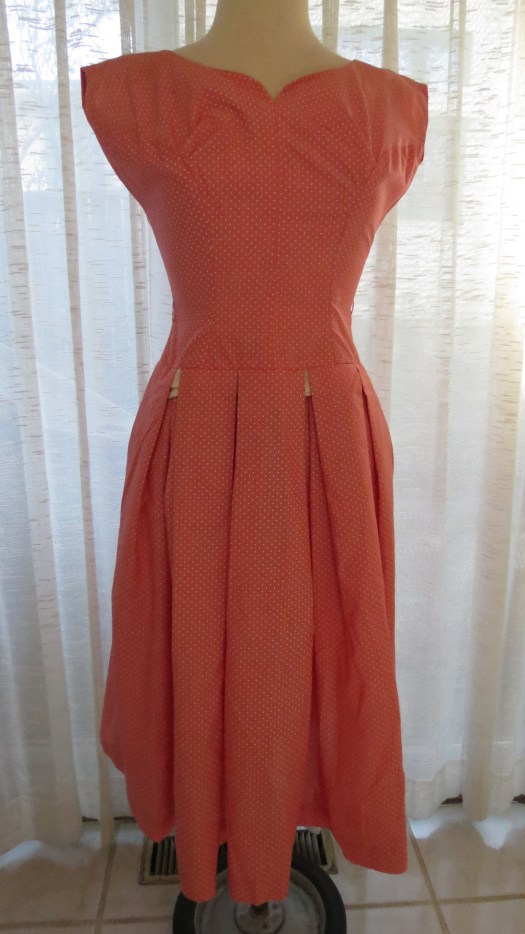 FLATTERING TRUE VINTAGE 1950'S - EARLY 1960'S SUMMER DRESS IN APRICOT
