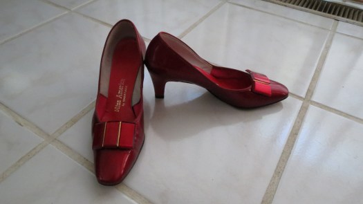 SO SWEET - TRUE VINTAGE 1960'S PUMPS BY MISS AMERICA