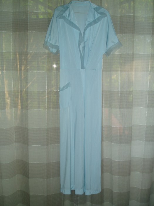 TODAY IT'S A TRUE VINTAGE 1940'S - EARLY 1950'S NYLON LADIES' ROBE