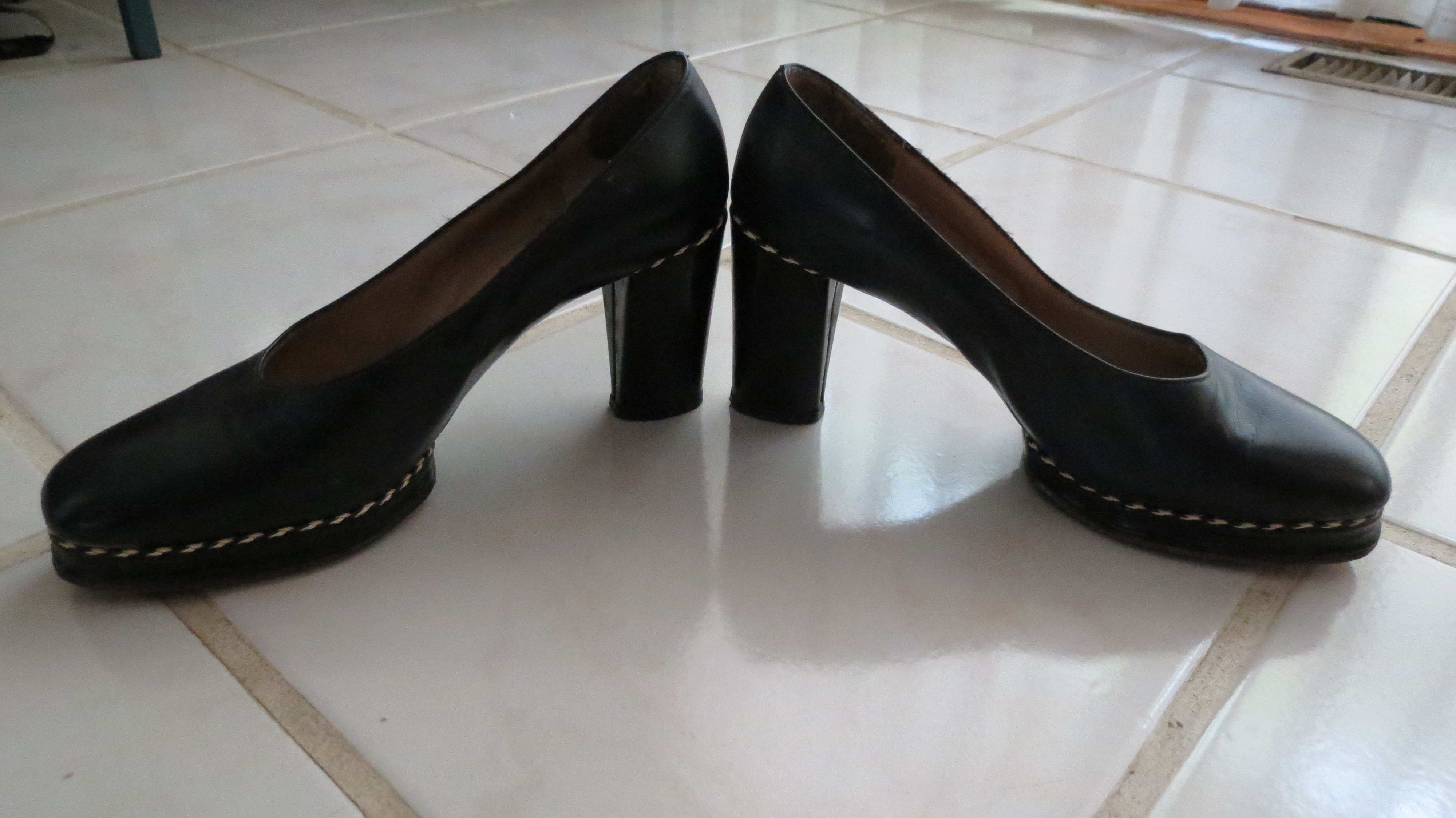 TRUE VINTAGE 1940'S SPRING - SUMMER PLATFORM PUMPS