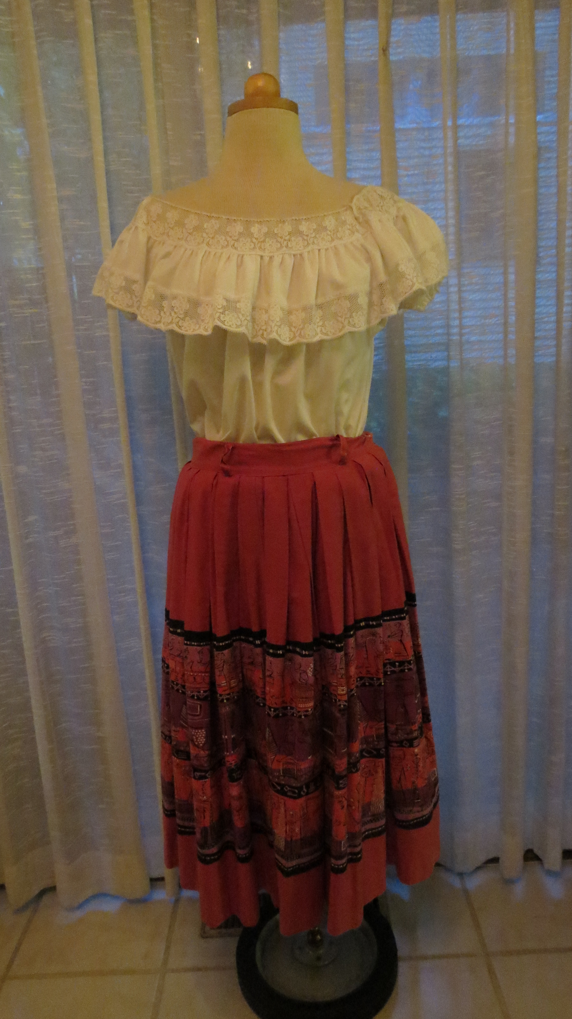 ICONIC TRUE VINTAGE MID-FIFTIES SUMMER SKIRT AND BLOUSE