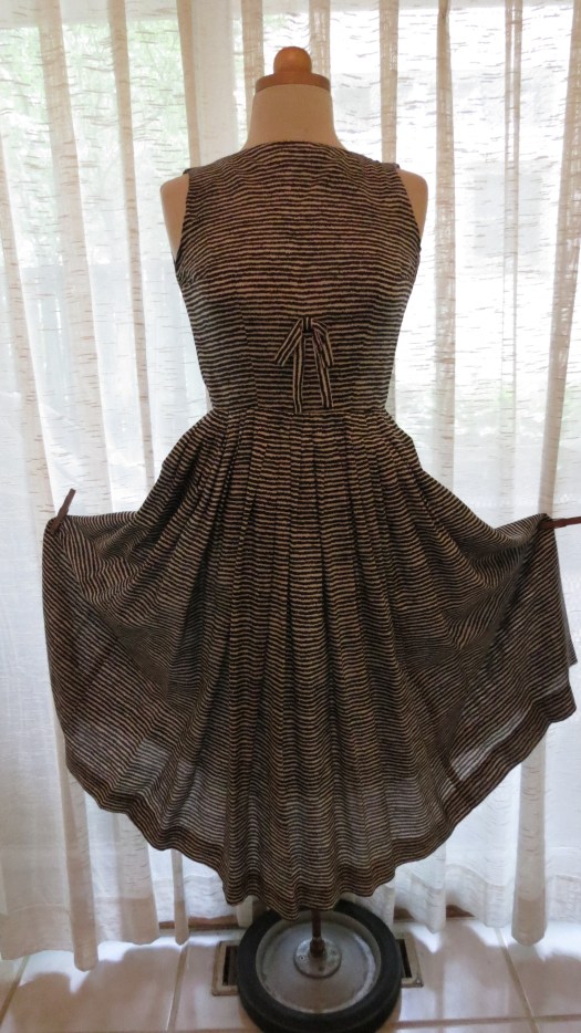 BLACK & WHITE FOR SUMMER - A BEAUTIFUL SILK FROCK FROM THE FIFTIES