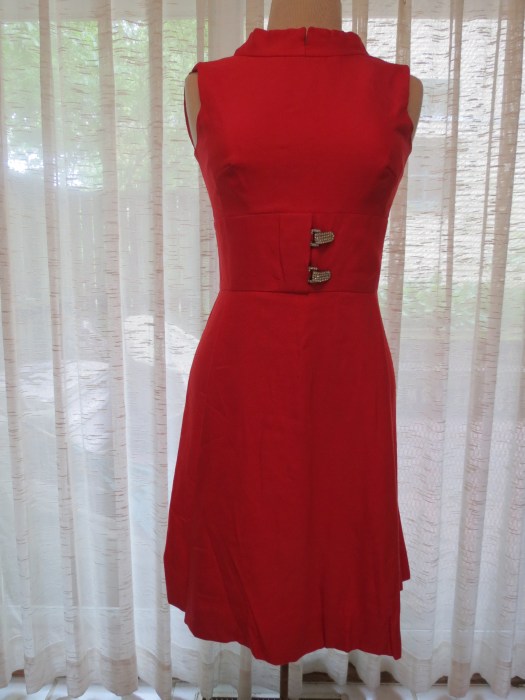 UPTOWN MOD GIRL FROM THE 1960'S - TRUE VINTAGE IN THE CITY