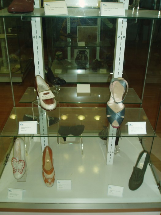 LOVELY TRUE VINTAGE SHOES FROM THE 1930'S - SEEN AT THE SHOE MUSEUM