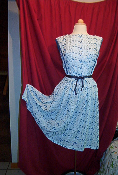 LOVELY TRUE VINTAGE EARLY 1960'S DAY DRESS FOR SPRING AND SUMMER