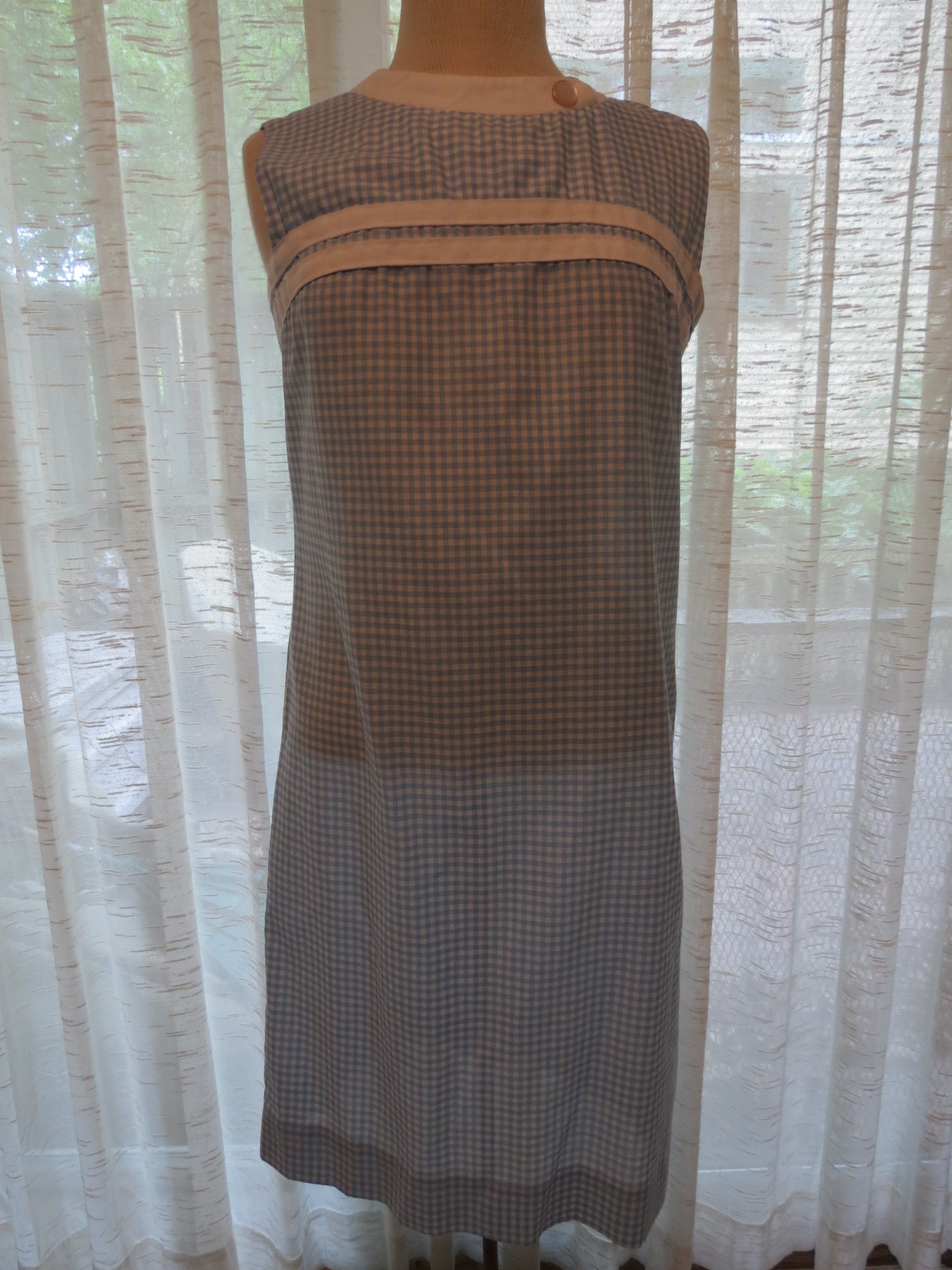 MOST SIMPLE EVERYDAY GINGHAM DRESS FROM THE EARLY 1960'S