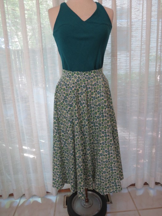 ANOTHER OF MY CIRCLE SKIRTS IN AN ATOMIC PRINT FROM THE 1950'S