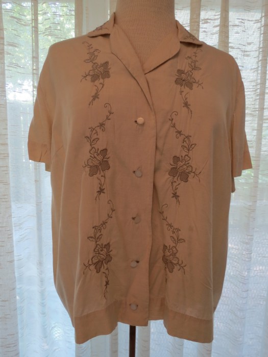 A TRUE VINTAGE EMBROIDERED RAYON BLOUSE FROM THE 1940'S