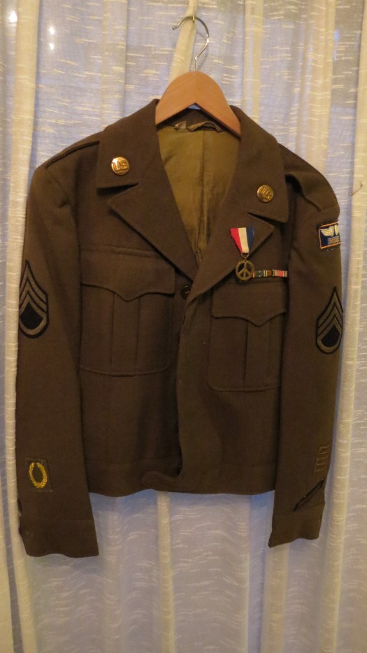 TRUE VINTAGE 1940'S WWII AIR CORP UNIFORM JACKET W/DECORATIONS